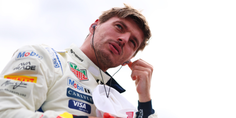 Max Verstappen duidelijk geïrriteerd door strategie Red Bull: 'Nou, bedankt!'