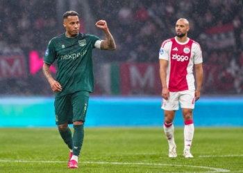 VAR krijgt flinke kritiek na omstreden beslissing bij Ajax-NEC