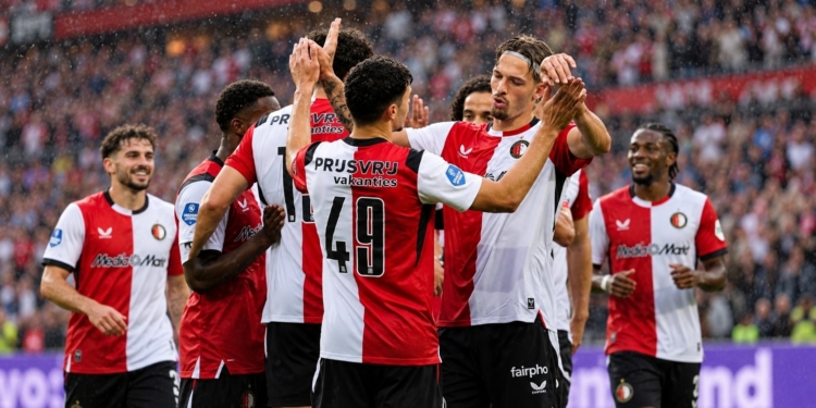 Levi Haps (18) beloond met eerste profcontract bij Feyenoord
