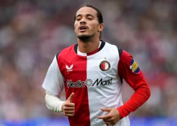 Hadj Moussa doet opvallende uitspraak over Van Bronckhorst en zorgt voor verbazing
