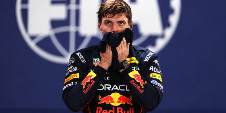 Max Verstappen verovert sprintpole ondanks overtreding en FIA-onderzoek