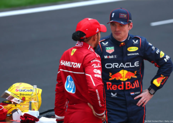 Lewis Hamilton teleurgesteld na misgelopen kans met Max Verstappen