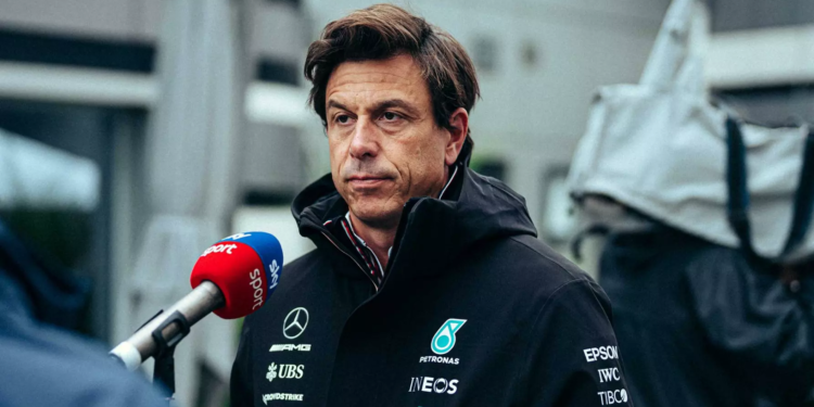 Toto Wolff opgeschrikt door ernstig kartongeluk van zoon Jack