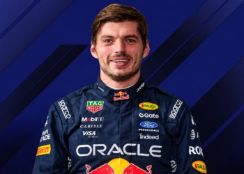 Max Verstappen oppermachtig in Singapore en boekt historische zege